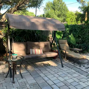 https://one-bed-suite-near-beaches-and-downtown-sarasota.hotelstampa.org